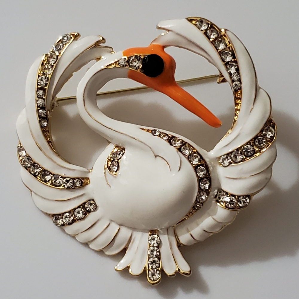 Swan enamel vintage style NEW Beautiful brooch pin rhinestones crystals bird